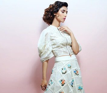 Curly Hairstyle for Women - OOV Unisex Salon